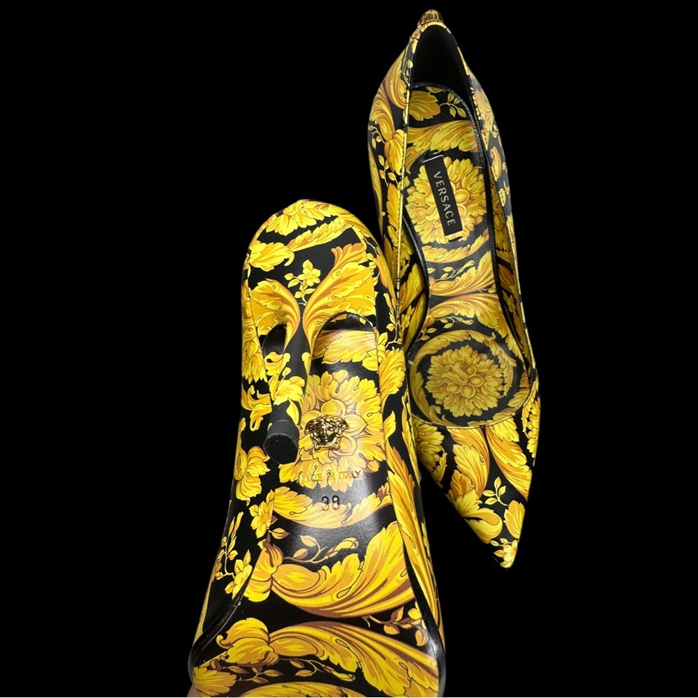 Versace - Picture 4 of 5